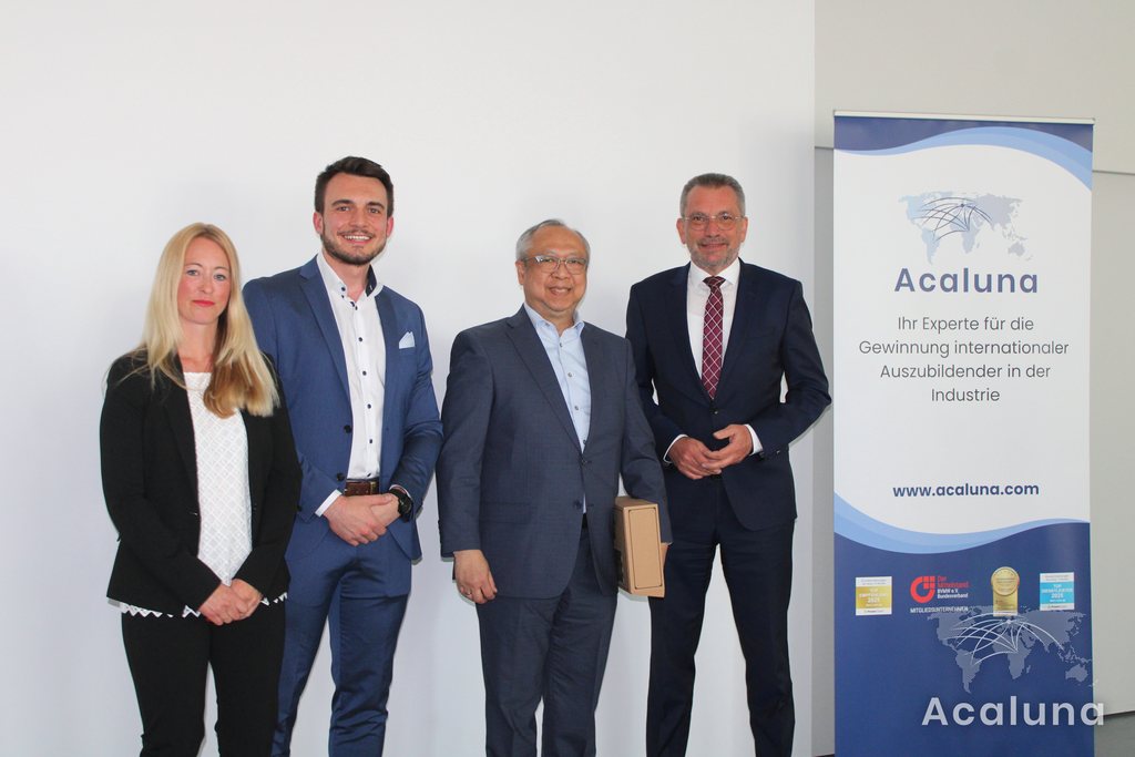 Der indonesische Generalkonsul Antonius Yudi Triantoro zu Besuch bei Acaluna in Ehingen