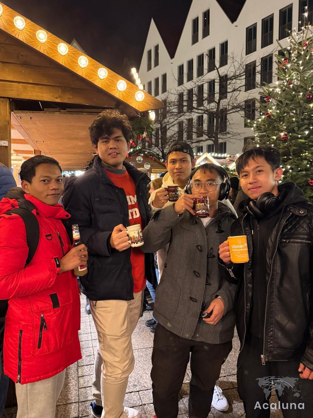 Apprentices from Indonesia together at a Christmas market in Germany